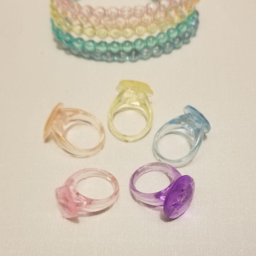 EUC vtg set of 5 rings & heart bracelets - Picture 2 of 5